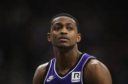 足球直播平台-马刺队员表现低迷，主帅急需调整