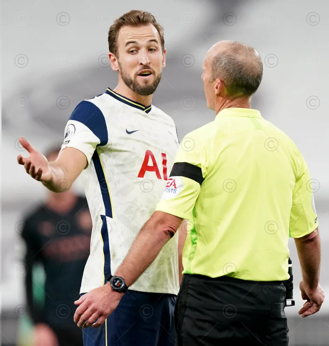 包含马德里竞技爆冷曼联，哈里·凯恩统治全场的词条